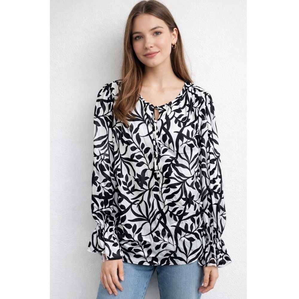 NWT TUCKER Juliette Black and White Figi Floral‎ Print Silk Charmeuse Top Medium
